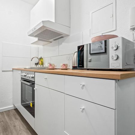 Wohnung In Zentraler Lage - Kostenlose Parkplaetze Касел Екстериор снимка