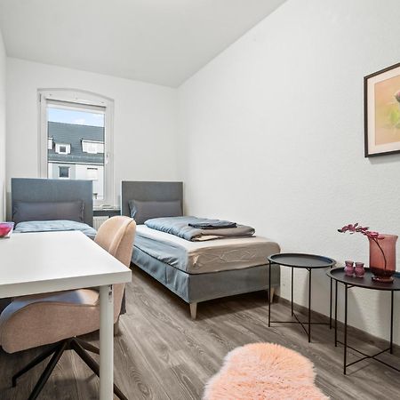 Wohnung In Zentraler Lage - Kostenlose Parkplaetze Касел Екстериор снимка