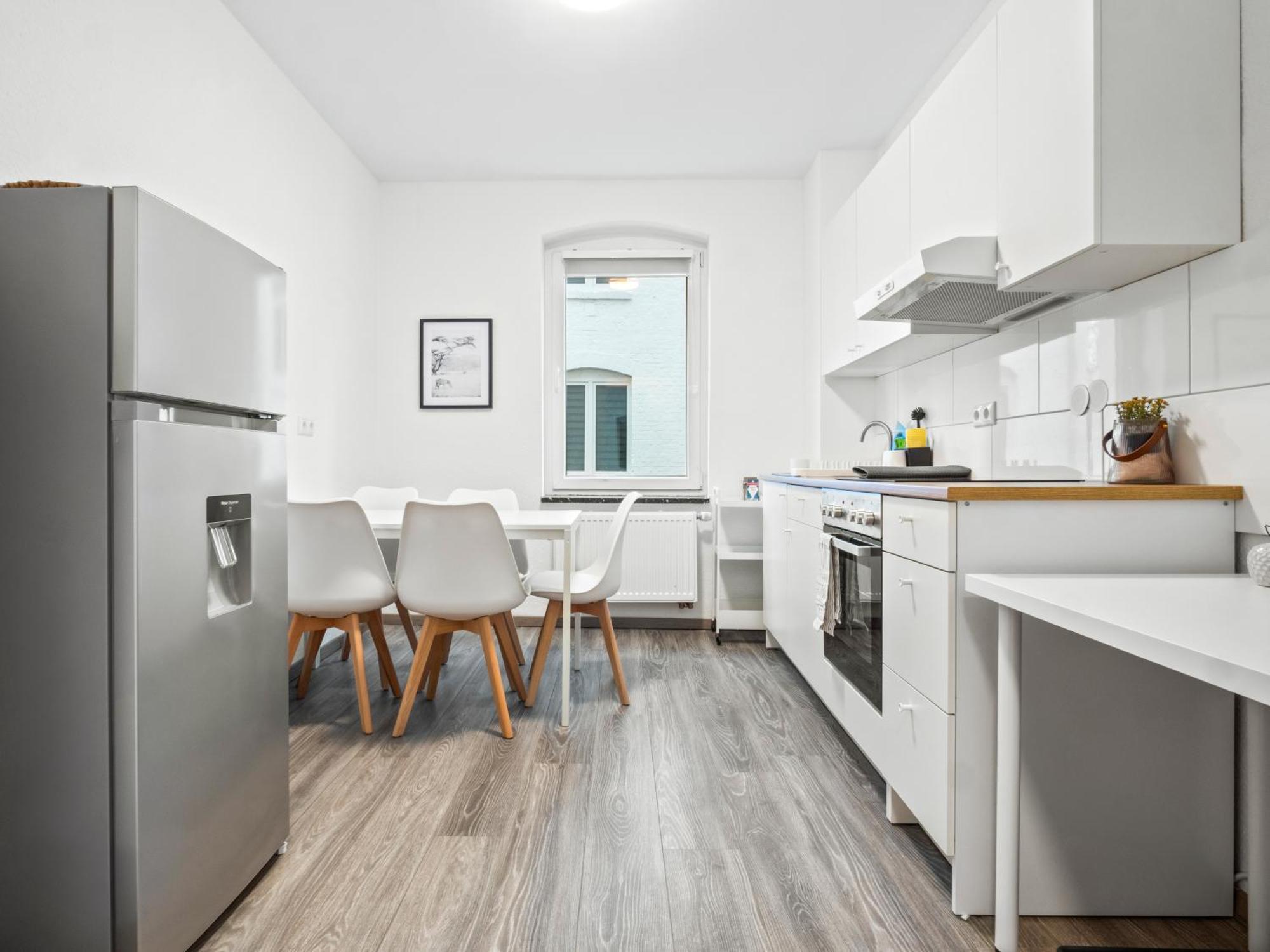 Wohnung In Zentraler Lage - Kostenlose Parkplaetze Касел Екстериор снимка