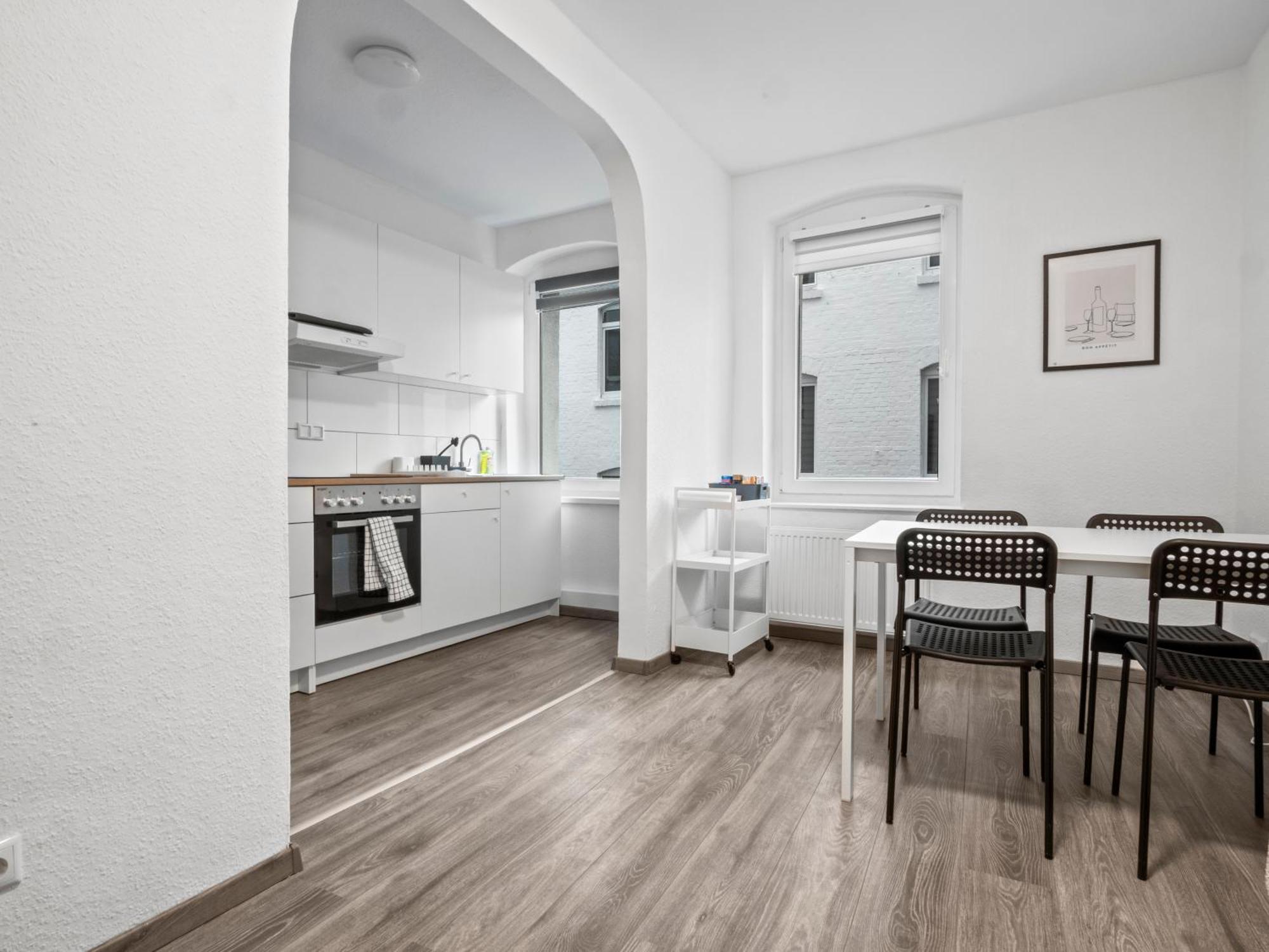 Wohnung In Zentraler Lage - Kostenlose Parkplaetze Касел Екстериор снимка