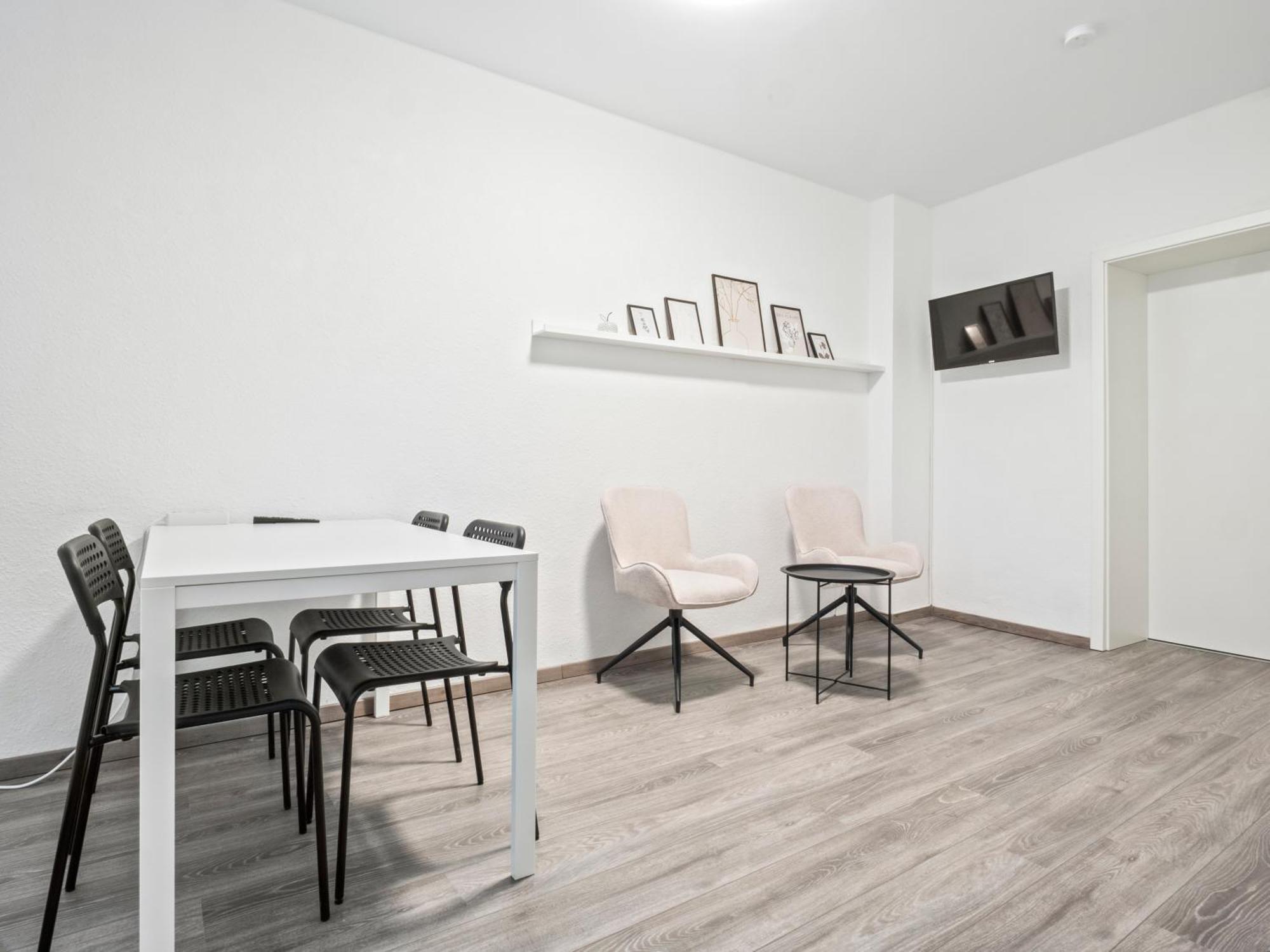 Wohnung In Zentraler Lage - Kostenlose Parkplaetze Касел Екстериор снимка